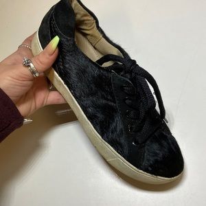 Super cute cowhide tennis shoes all black